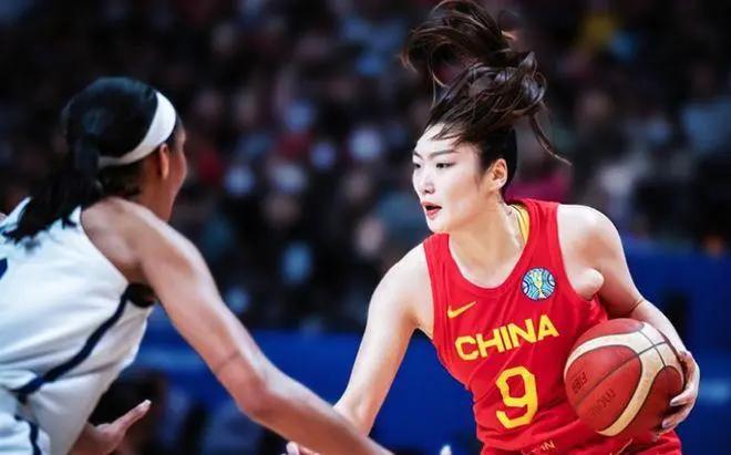 通过40张生活照，了解女篮女神李梦，现任国手、中尉、勒布朗-梦