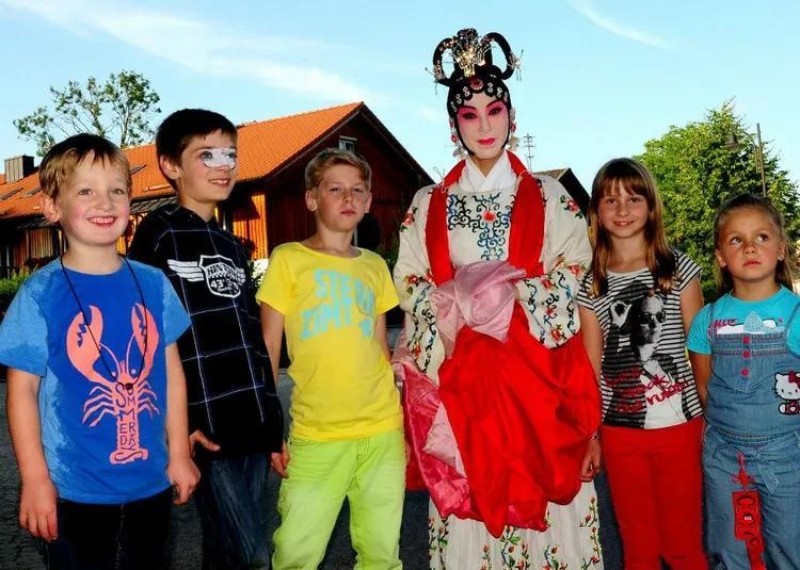 欧洲最奇葩小镇,欧洲小镇中国人