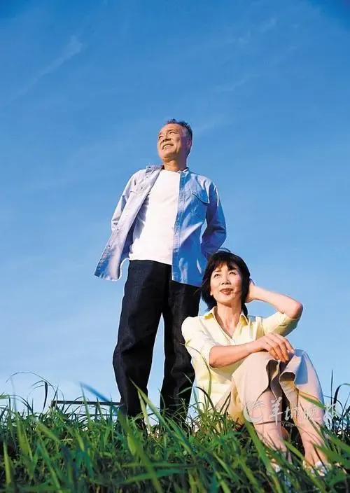 刚结婚婆婆让花彩礼钱我怎么说,婆婆在婚礼上拒绝给彩礼钱