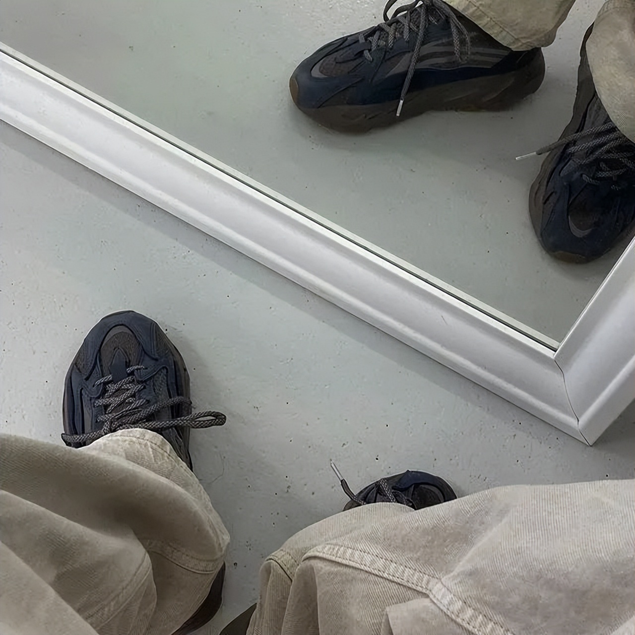 adidas重新发售yeezy (adidas yeezy积压库存超5亿美元)