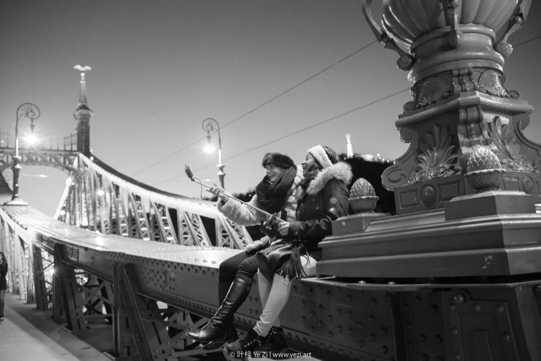 35mm定焦镜头能虚化吗,35mm定焦头选2.8还是1.8