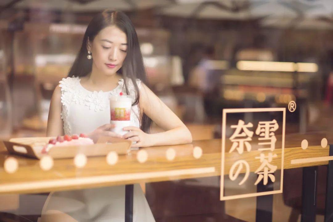 接棒、*局破**和负重前行|2022食品饮料行业十大年度人物