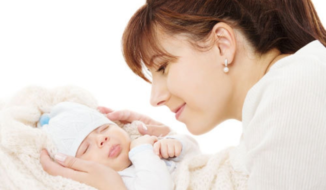 老人为省奶粉钱给一岁孙女炒面粉,老人给孩子喝便宜奶粉出现问题