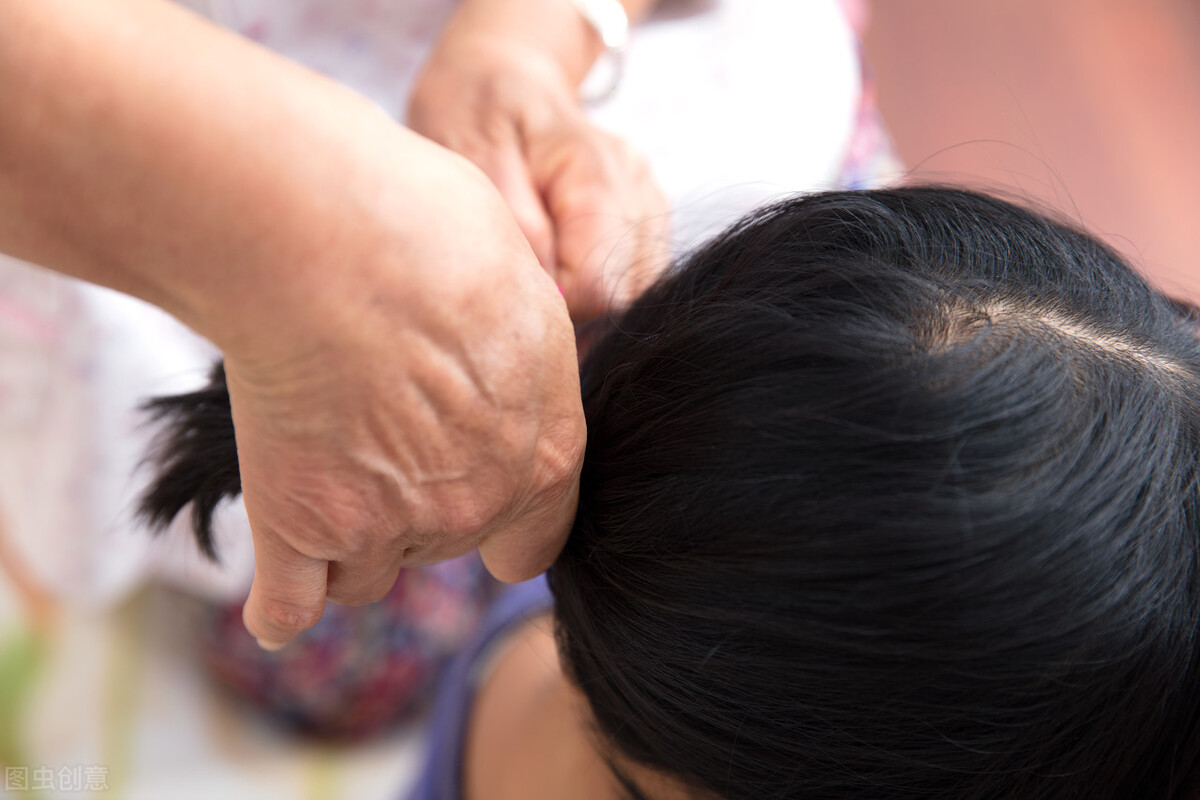 小学一年级孩子不愿意上学怎么办,一年级孩子住宿好吗