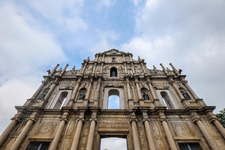 200银元缔造黄金帝国，两代赌王为之拜服，澳门王何贤的江湖传奇