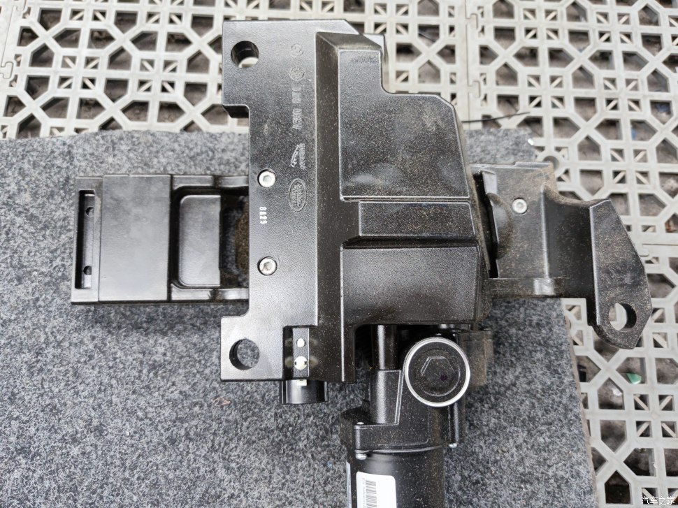 20款路虎发现5安装电动踏板,路虎发现5踏板改装过程