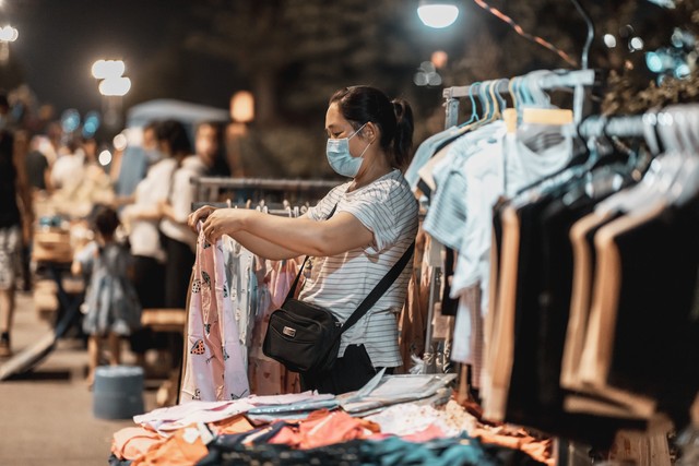 怎么摆摊赚别人100块钱,怎么摆摊赚钱副业