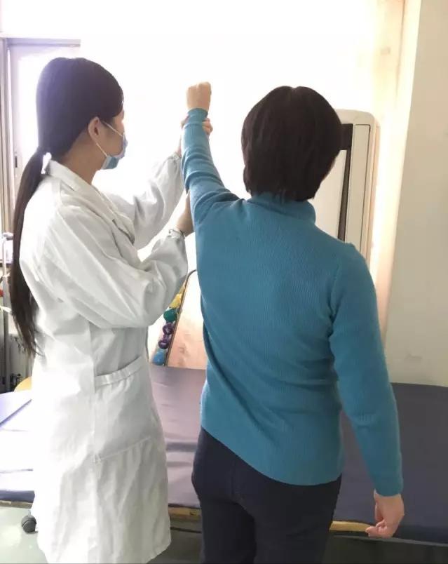 中风偏瘫早期如何进行康复锻炼,中风偏瘫患者实用康复训练方法