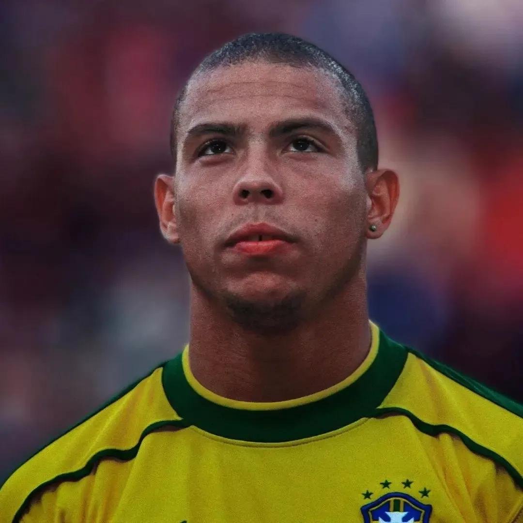 足坛历史最伟大的十大10号,足坛历史最伟大十大球员