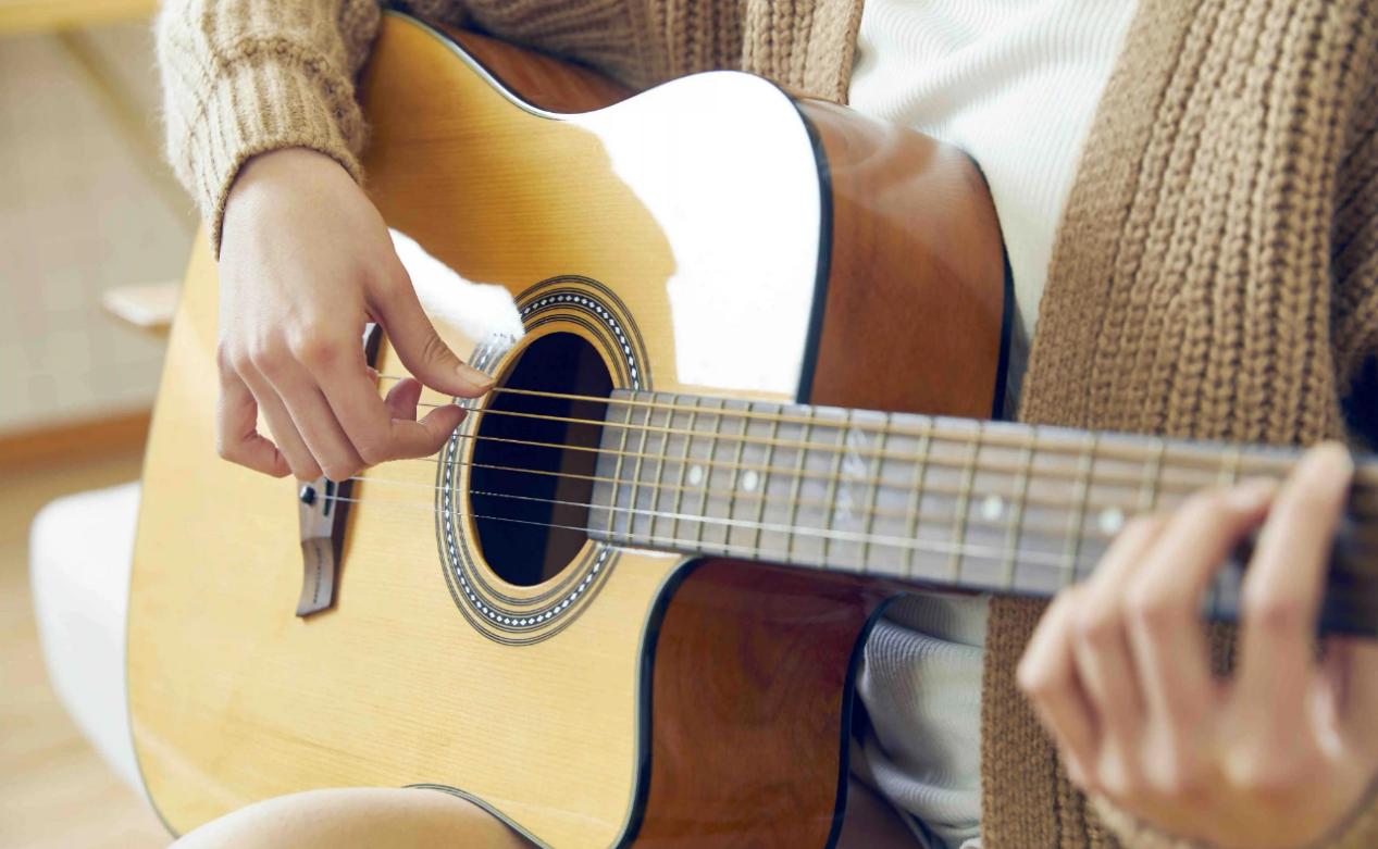 吉他推荐学生党200左右,学生吉他推荐100左右有链接