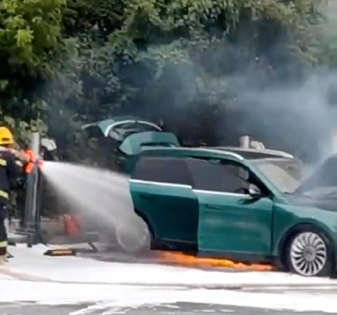 岚图free与理想one哪个好,岚图free是理想one吗