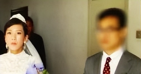 2020年上海交大女博士治癌需80万，丈夫跪地求离婚：求你放我一马