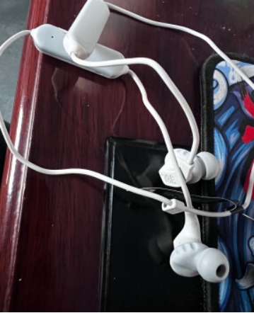 蓝牙耳机是hifi好还是无损音质好,佩戴感最舒适不入耳的蓝牙耳机