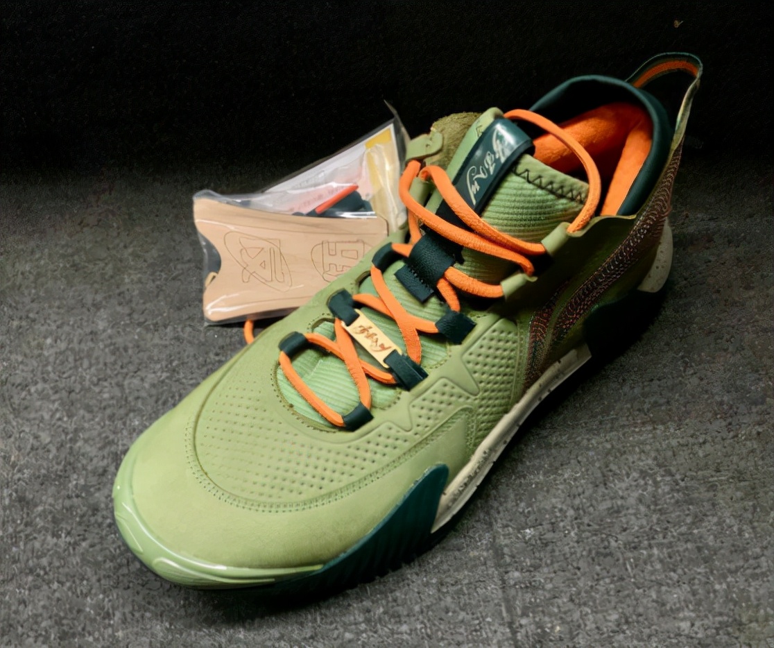 安踏反logo板鞋,耐克安踏李宁哪个板鞋好