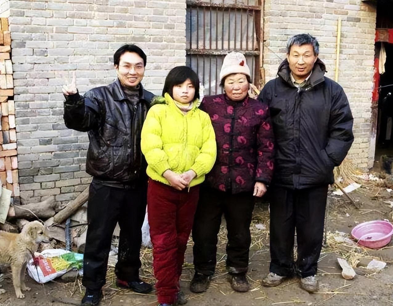 13岁洪战辉现状,洪战辉13岁的肩膀撑起整个家