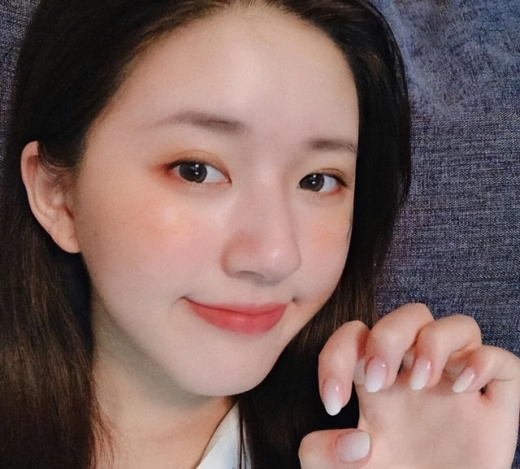 赵露思同款美甲,赵露思美甲图片