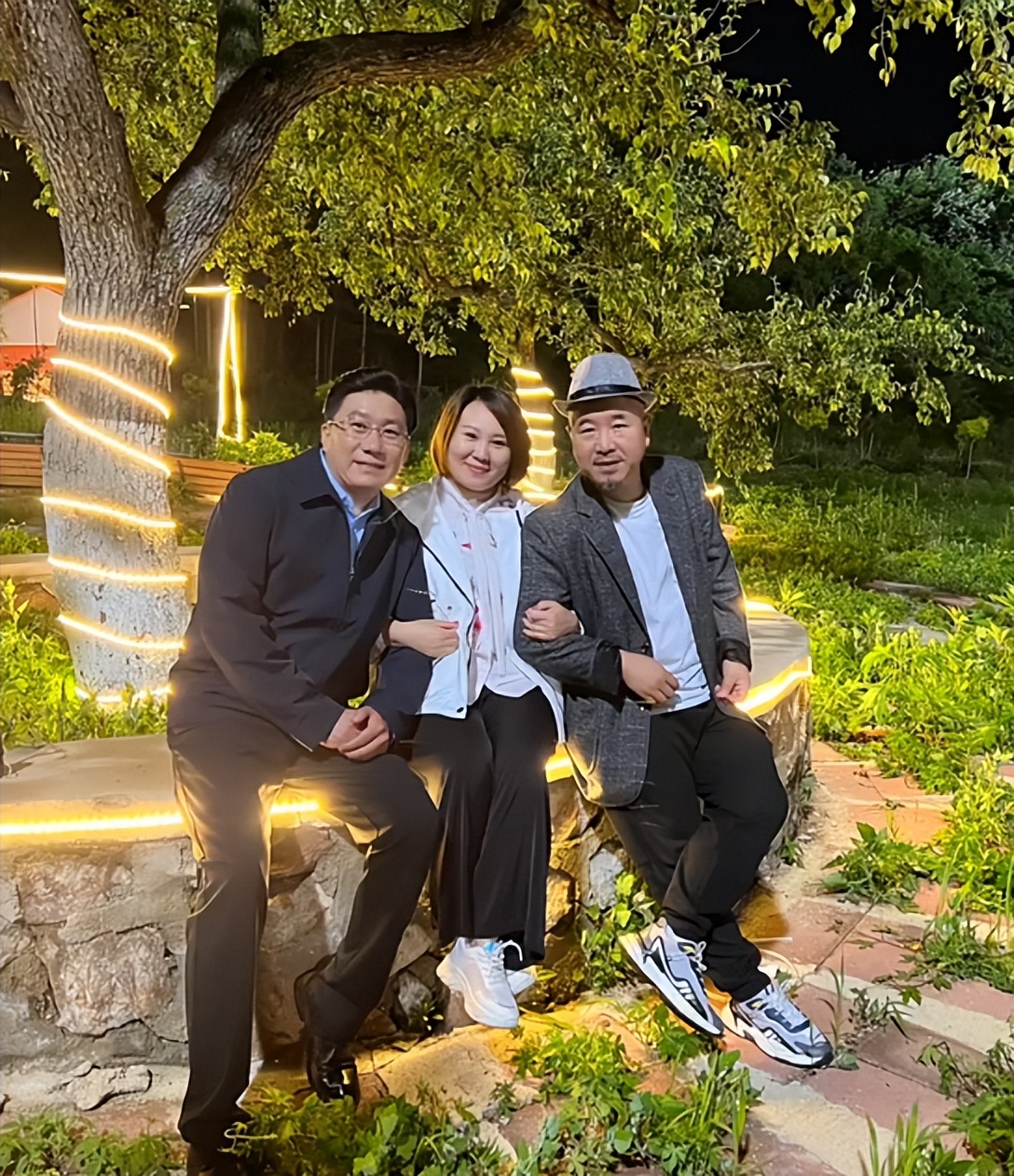 35岁王小利近照,11岁王小利近照