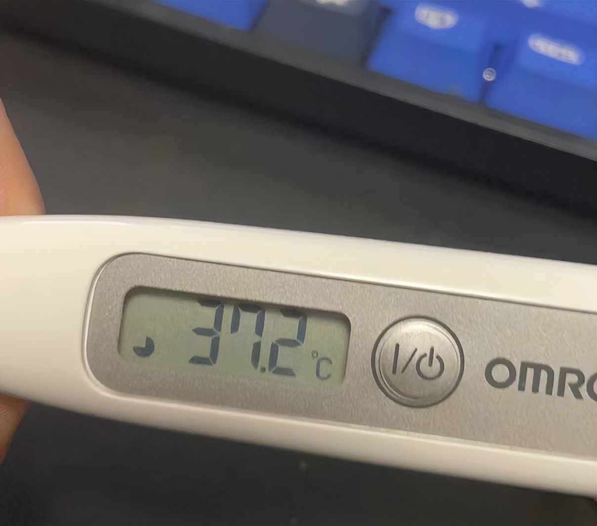 没有体温计怎么测到底发没发烧,两只体温计测出来相差0.4