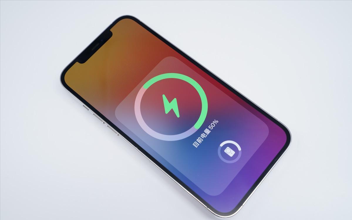 iphone13充一晚上会不会损害电池,iphone快充可以充一晚上吗