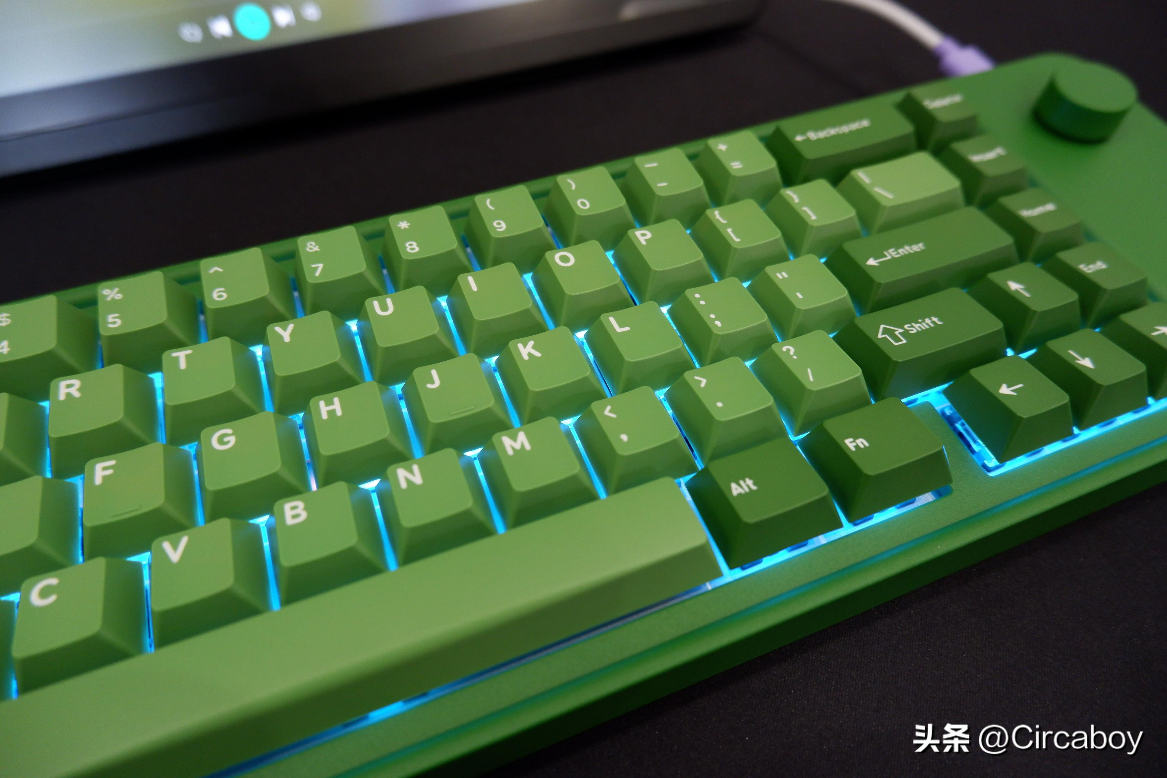 宅家好物清单-电视NAS电动升降桌与配件