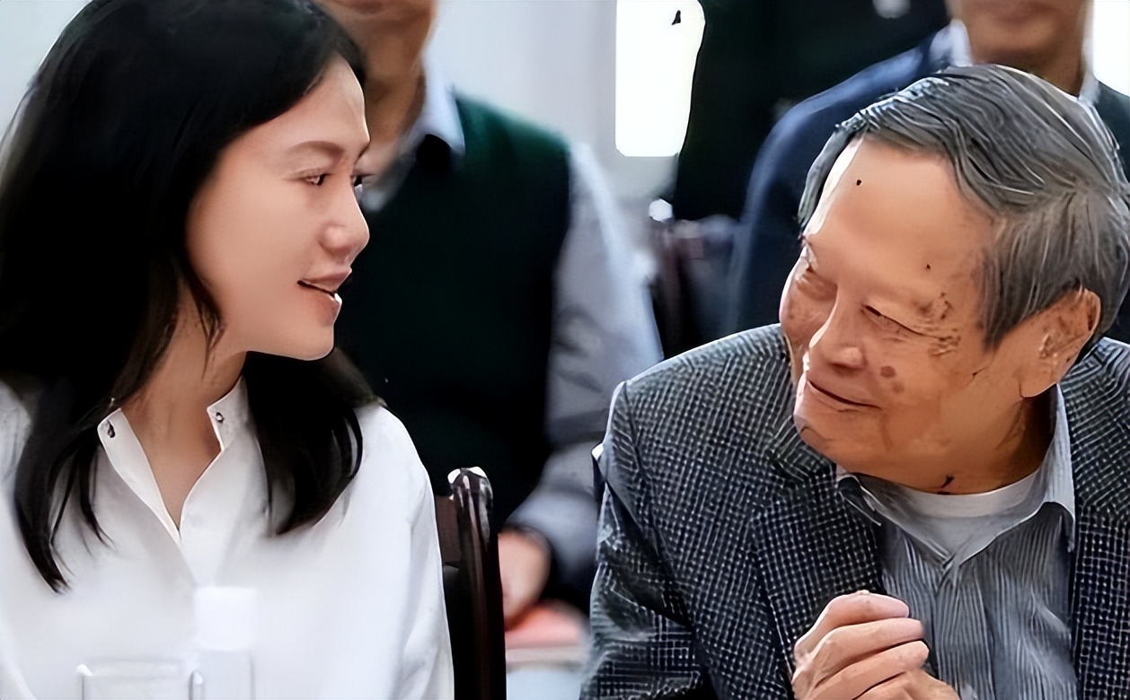 杨振宁百岁之际翁帆披露相处细节,翁帆为何要嫁差54岁的杨振宁