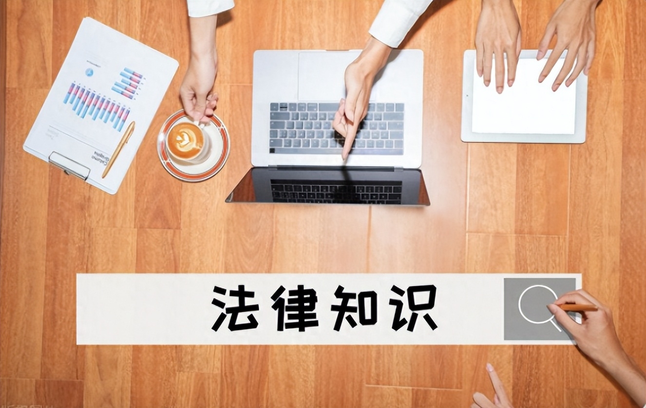 东北高校大学生公然脱衣亲热,大白天竟脱衣喂奶？伤风败俗！