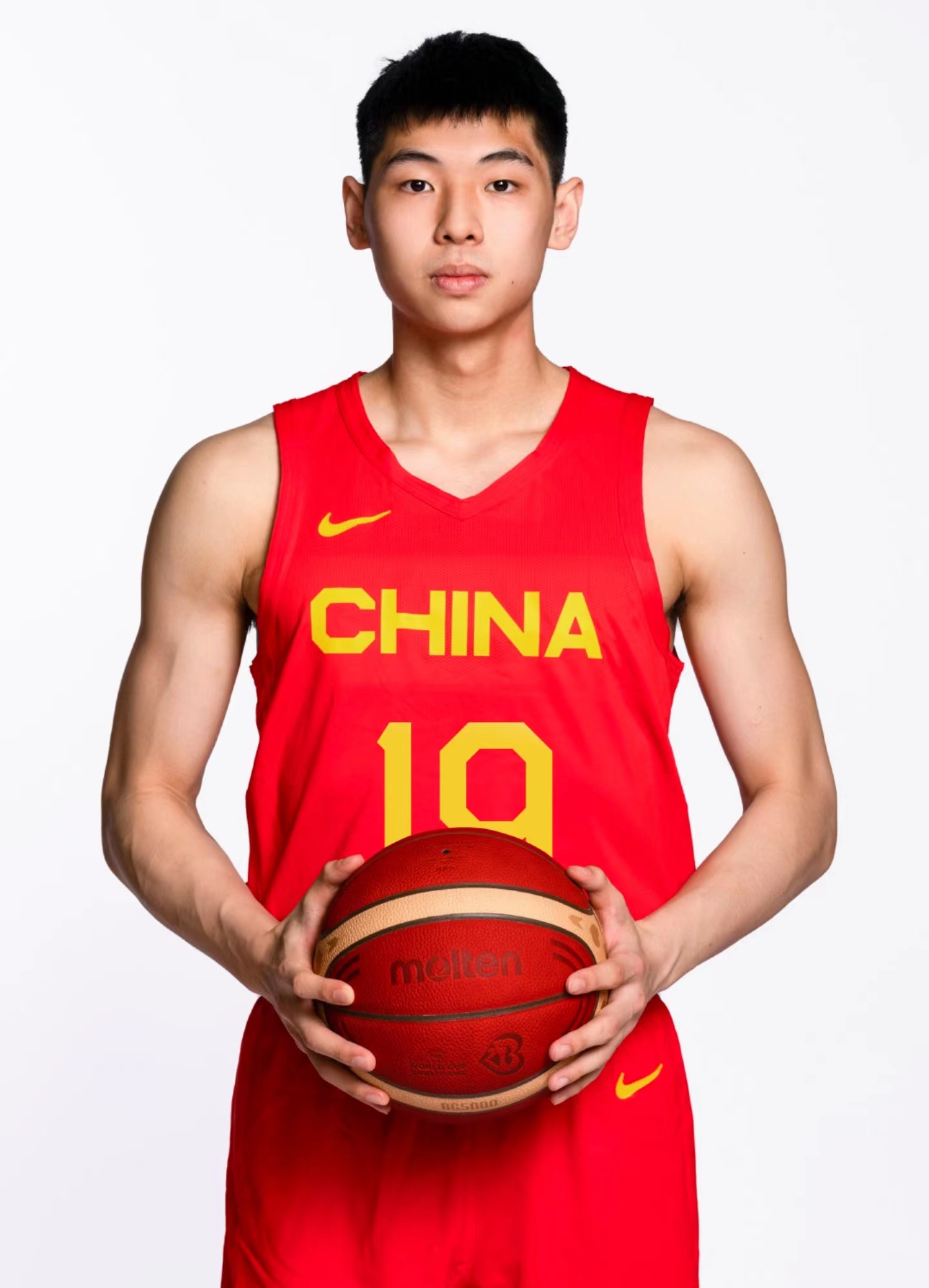 易建联赵睿胡明轩郭艾伦国家队,胡明轩和赵睿郭艾伦谁更强