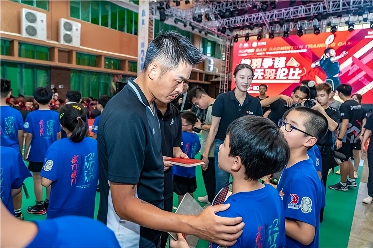 林丹生涯赚了多少钱,林丹当了多久的世界第一