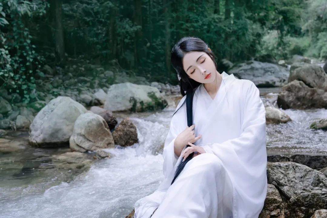 王淑娴诗词|我有相思无处售，情人一别天涯久