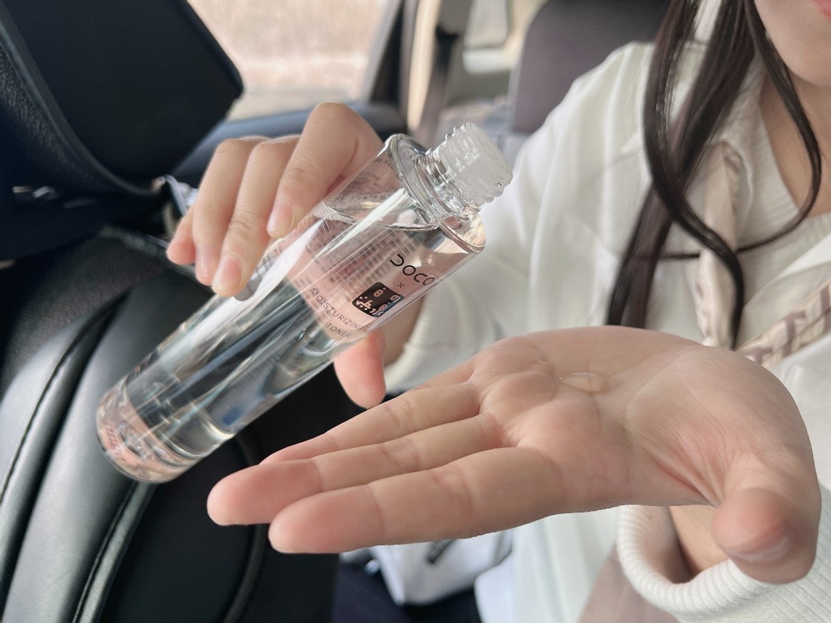 小气泡去黑头和吸黑头,用撕拉黑头贴去黑头