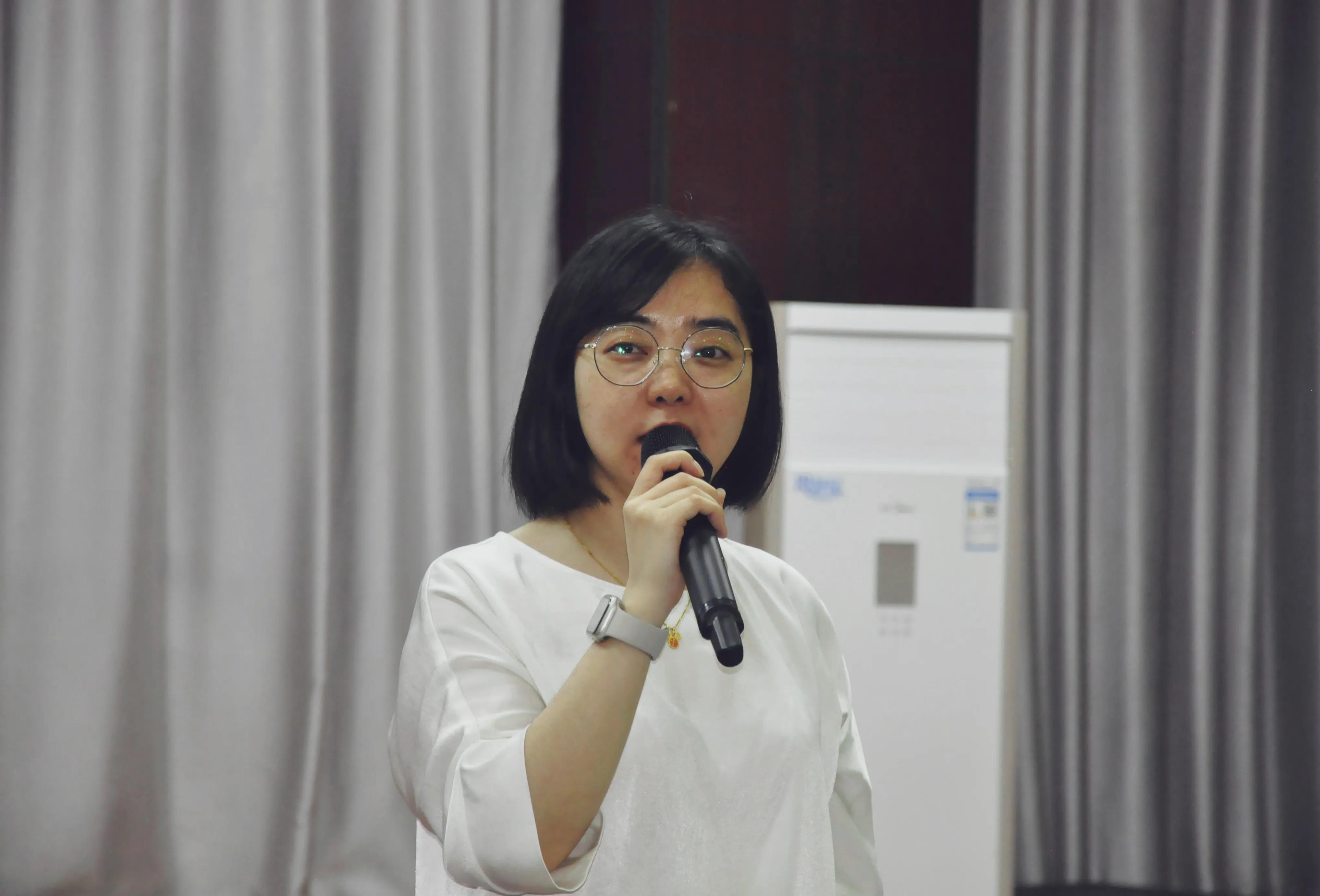 石油中学：为青春负责，做最美女生