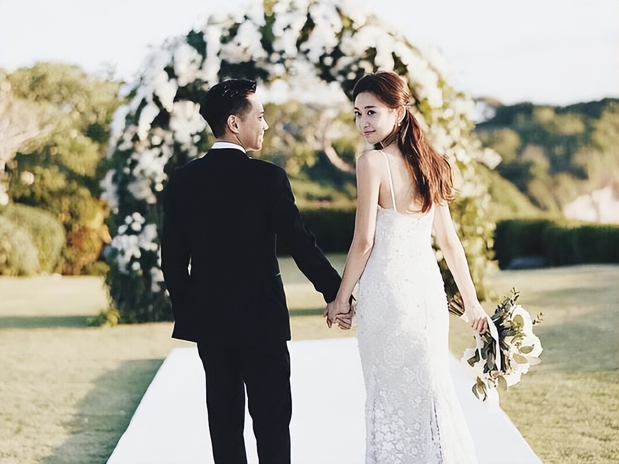 嫁入豪门瘦了只有44斤,伍智恒婚后生活