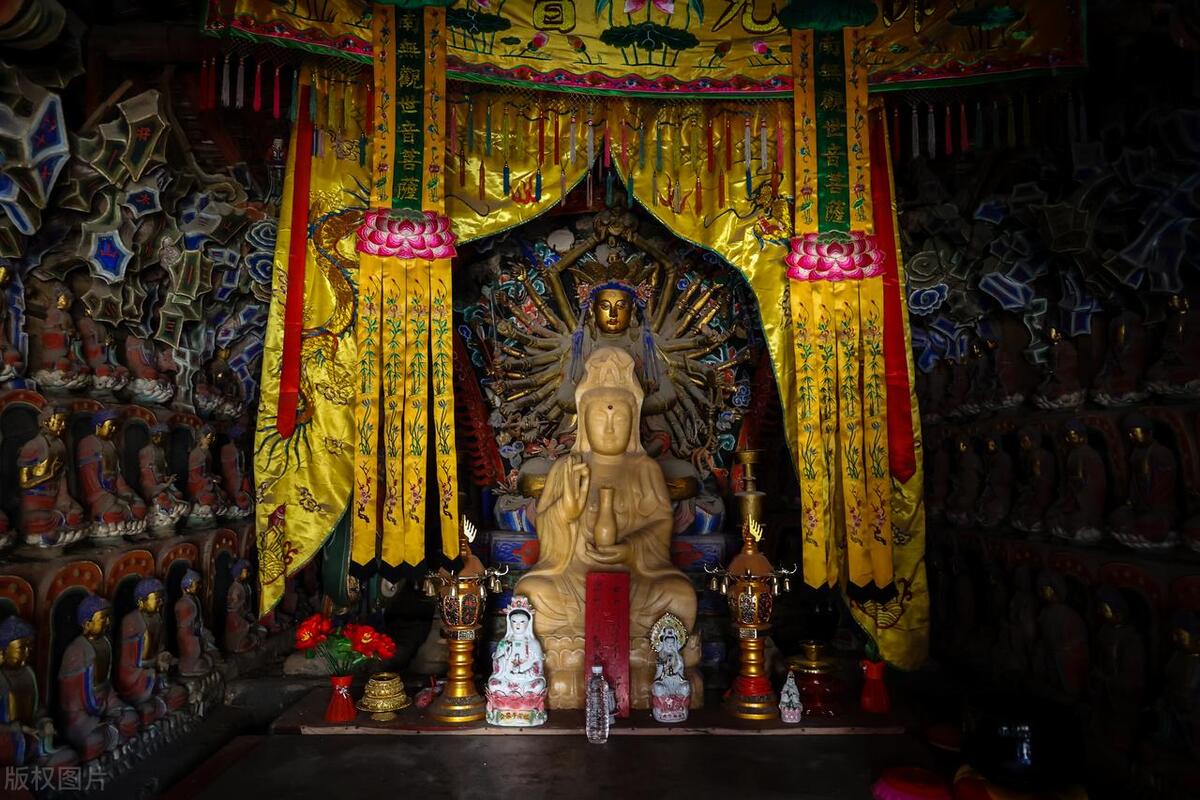 五台山一日游黛螺顶和五爷庙,来到五台山景区佛华山庄五爷庙