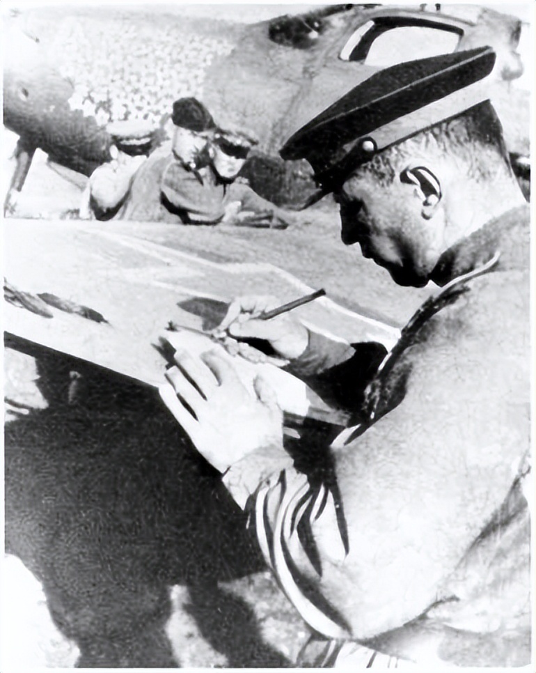 俄罗斯战机眼镜蛇机动,f22战斗机眼镜蛇