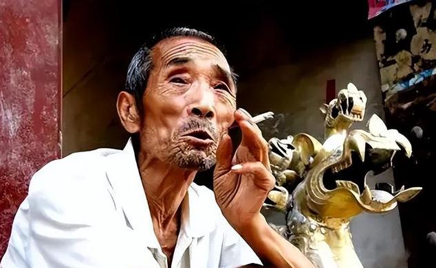 河南老汉造假青铜器,河南老汉带全村制假