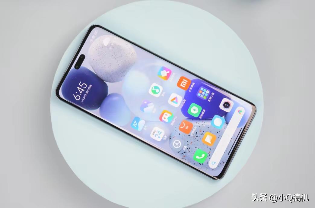 从2799跌至1899，曲面屏+256GB+灵动岛，高颜值自拍旗舰加速退场