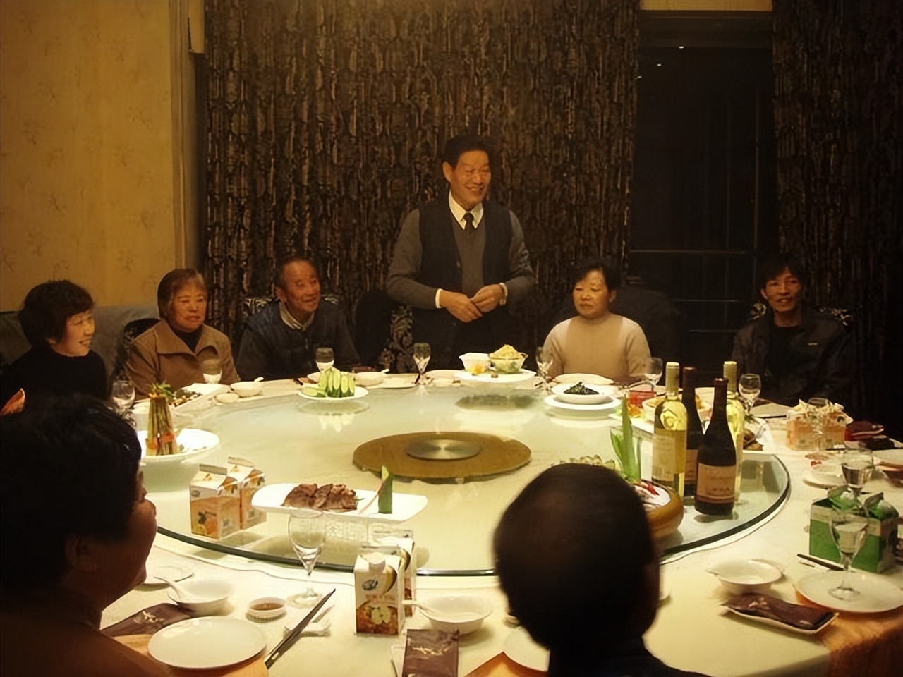 白酒保质期18个月过期了还能喝吗,白酒有保质期过期了能喝吗