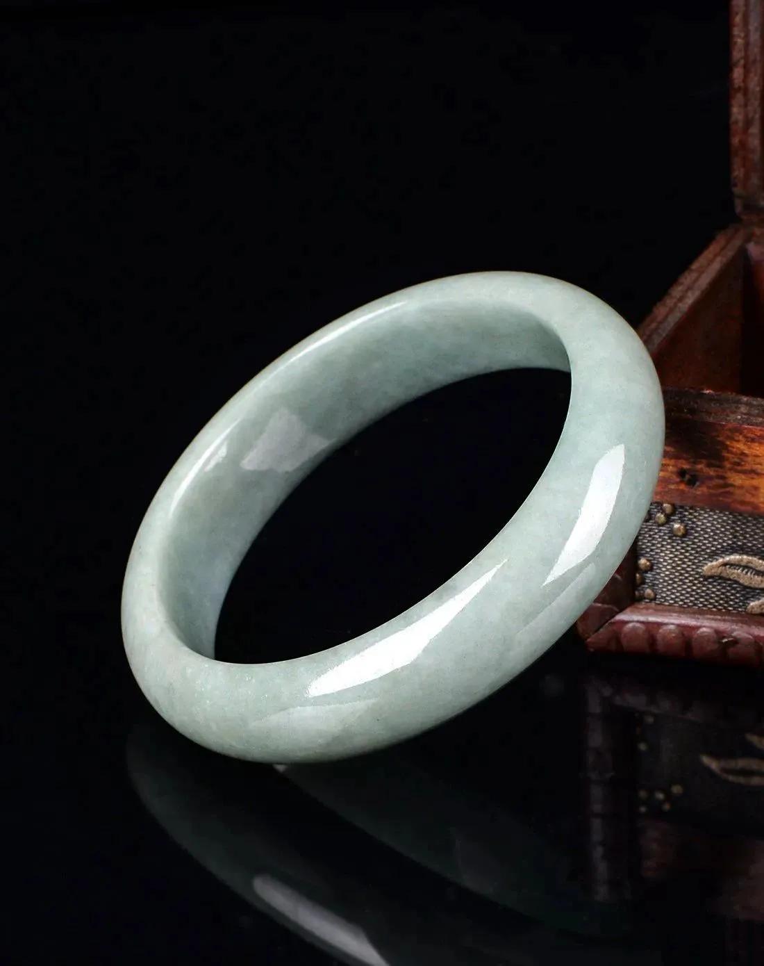 千元价格里和田玉和翡翠哪个好,千元与万元的区别