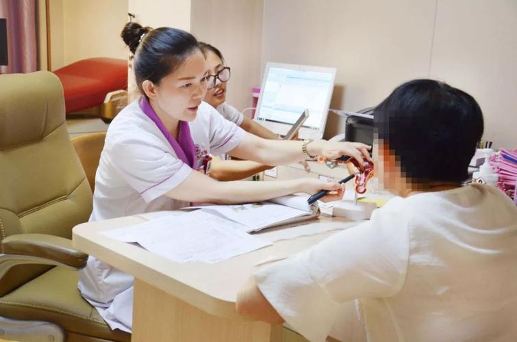 生双胞胎的女人是双子宫吗,女性双子宫正常吗