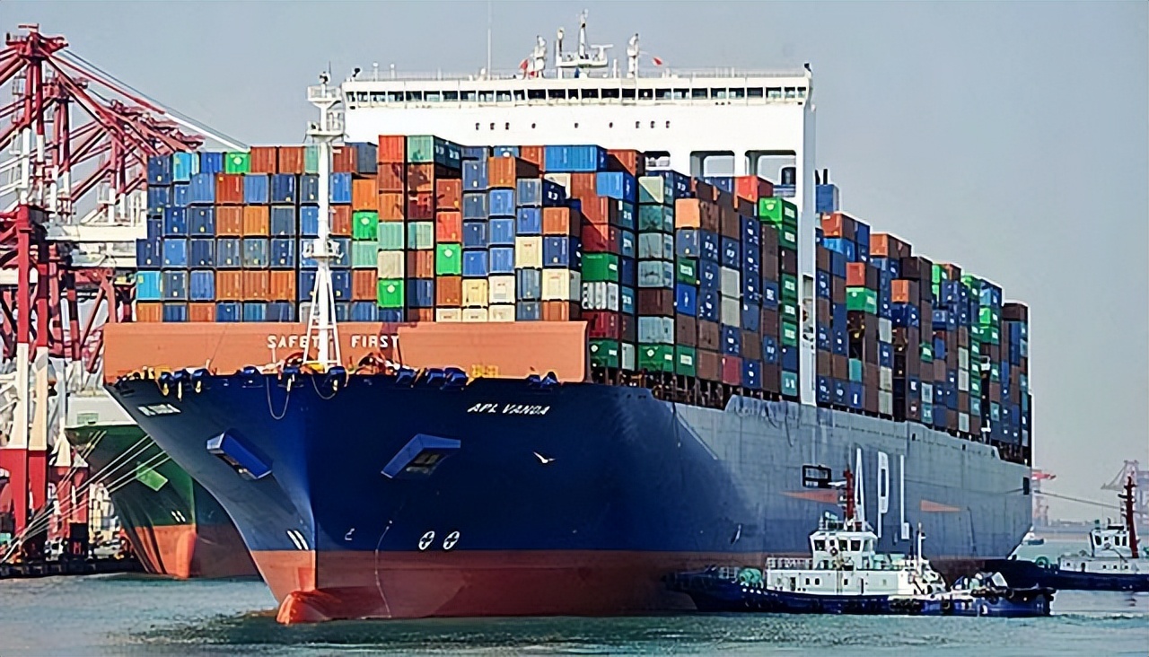 19年加拿大巨轮被堵厦门外海，损失十多亿美元，加总理尝到了苦果