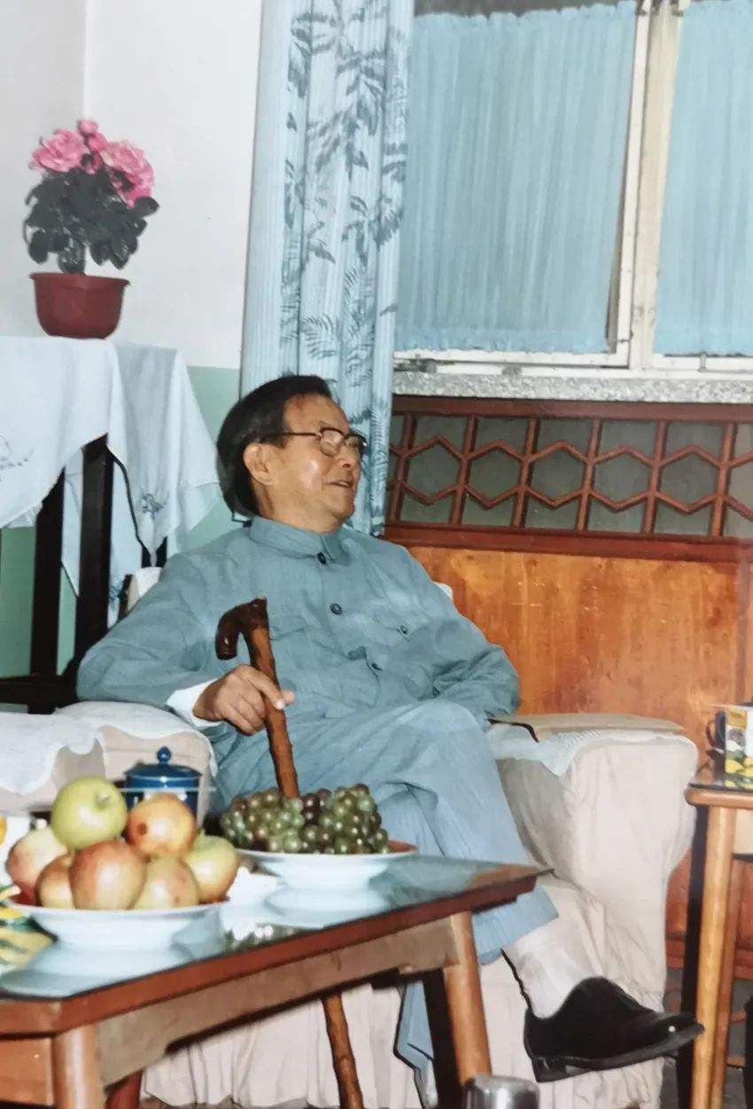 1954年，一群犹太人来中国想卖浓缩铀，周恩来下令：迅速查明真假