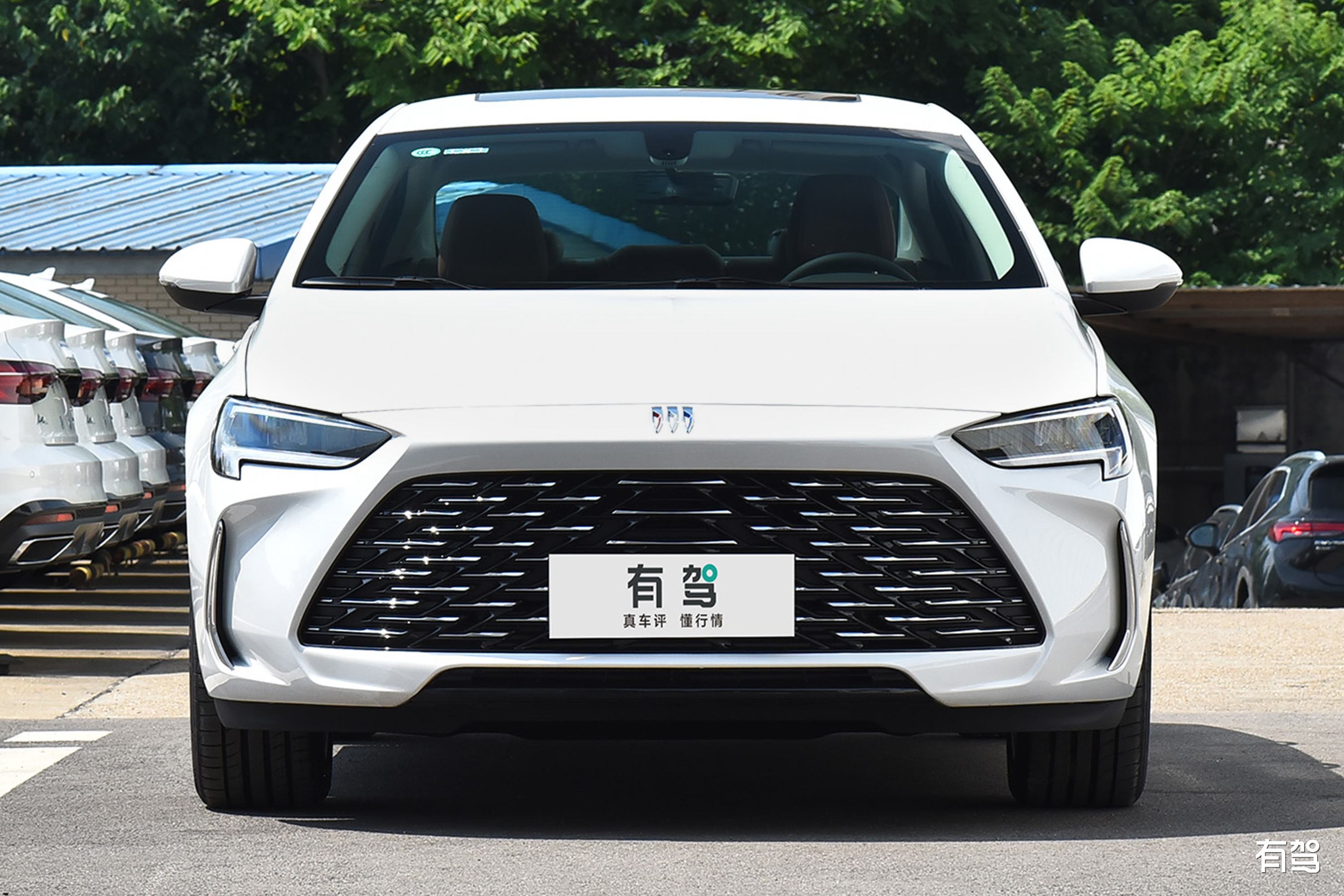 别克君威到底适不适合工薪阶层开,别克君威算什么档次的车