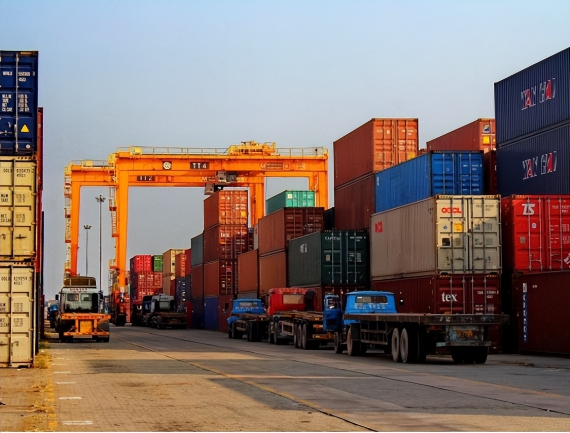 双循环视角下,为优化*疆新**外贸高质量发展,可从哪些方面入手?