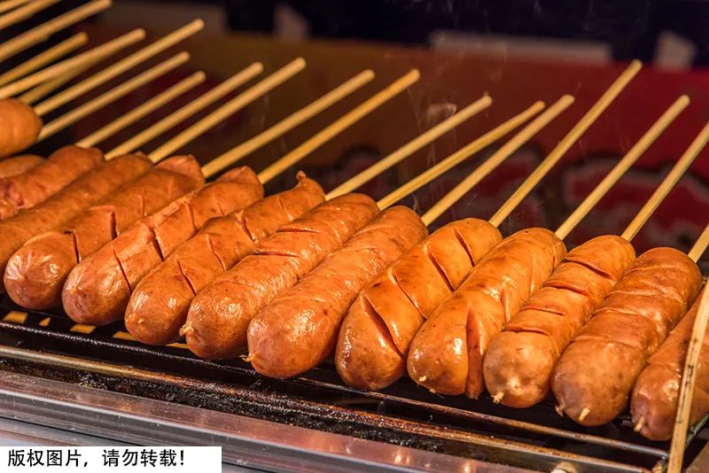 街上卖的2.5一根的烤肠,街边2块钱的烤肠同款