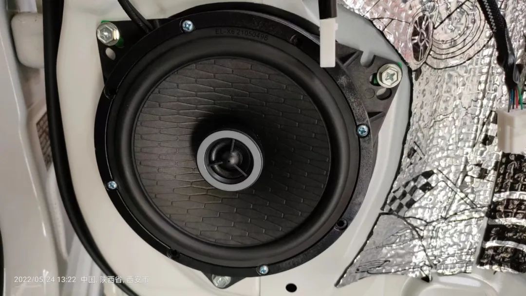 越野的旅途怎么能少了音乐的陪伴？丰田酷路泽音响升级