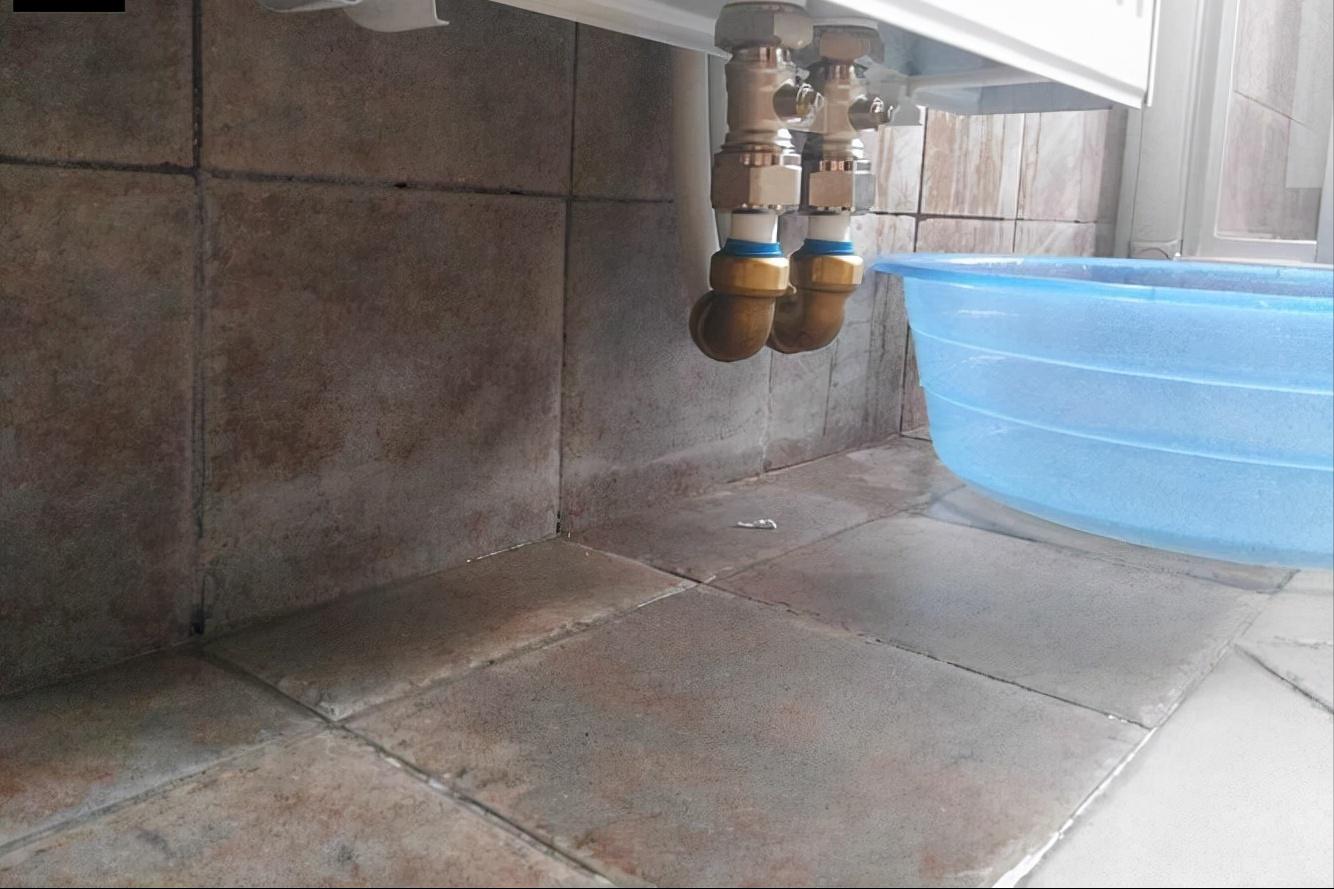 暖气片不热怎么确定是管堵了,暖气片不热检查