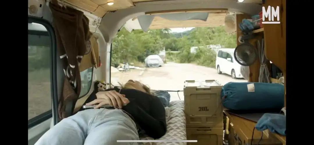 夫妻结婚十年不买房,夫妻俩一年花10万无房贷