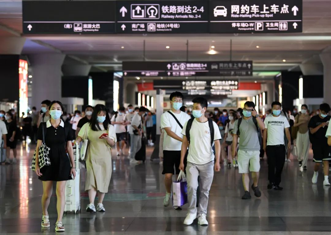 火车到站后必须多久出站,火车到站了过2小时出站行吗