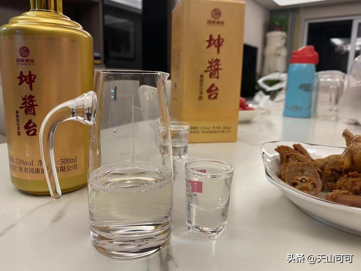 看完一激灵：路边摊5元一斤的白酒，都是怎么来的？你敢喝吗？