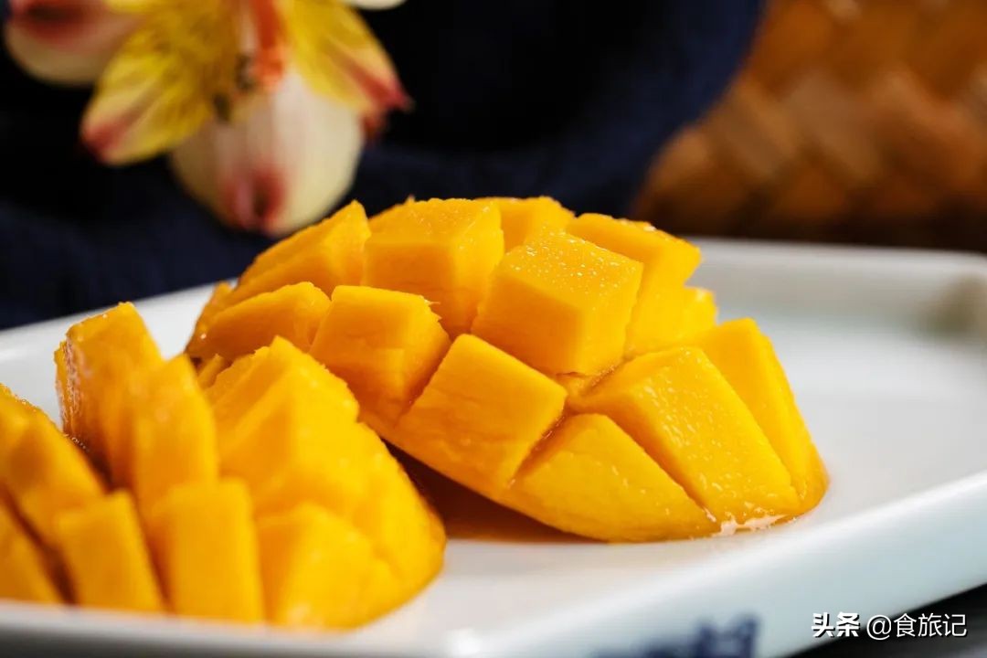 海南贵妃芒树上自然熟,海南三亚树上熟得贵妃芒